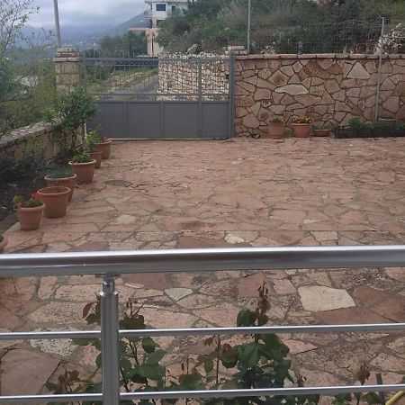 View Apartment Lukove Luaran gambar