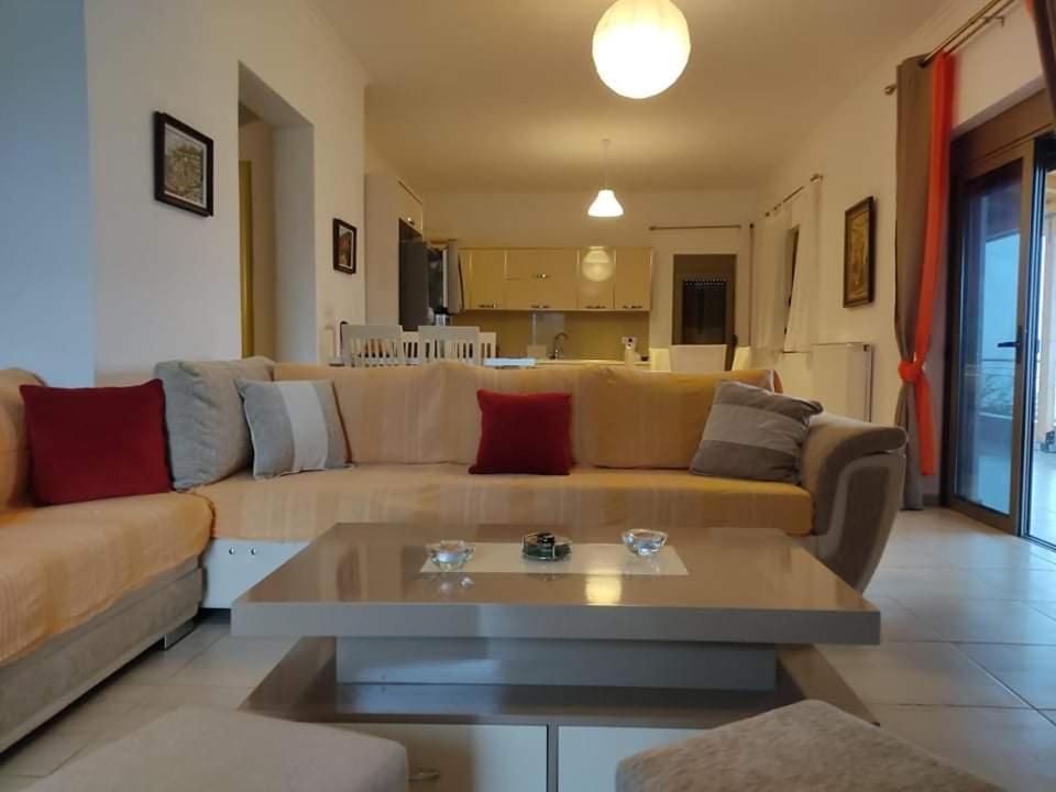 View Apartment Lukove Luaran gambar