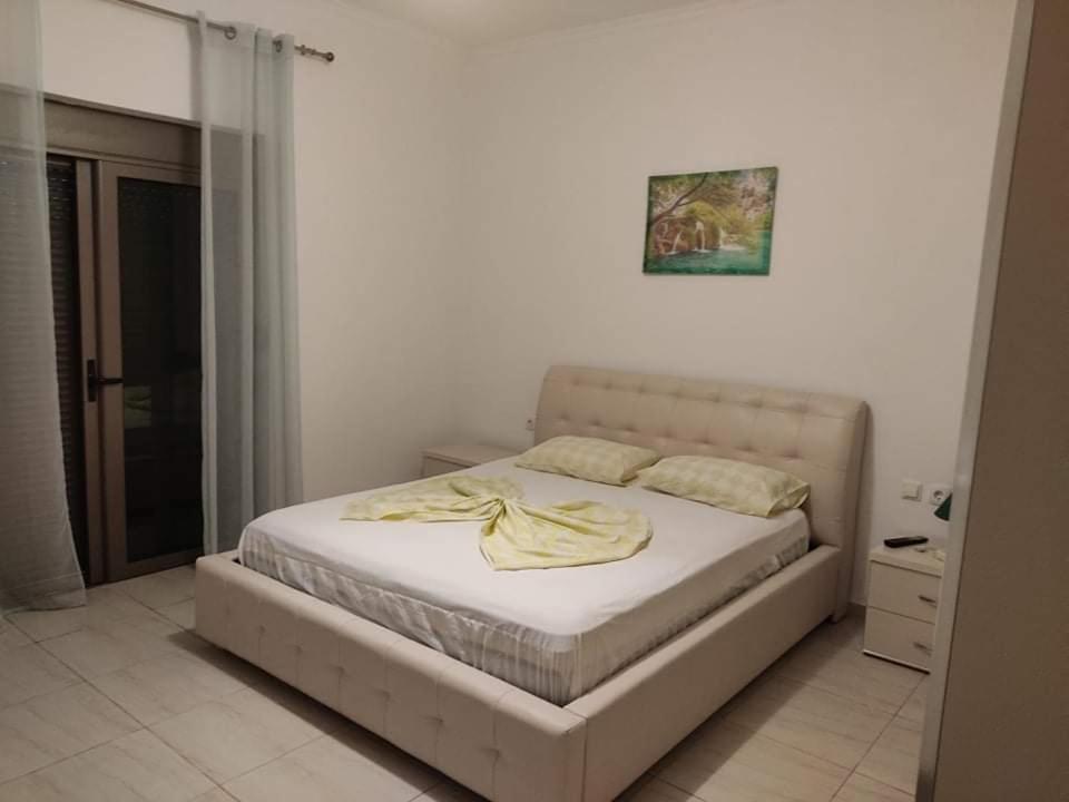 View Apartment Lukove Luaran gambar