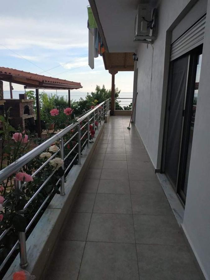 View Apartment Lukove Luaran gambar
