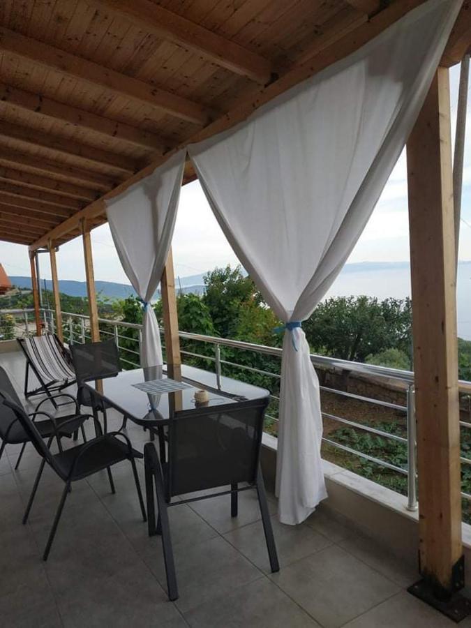 View Apartment Lukove Luaran gambar