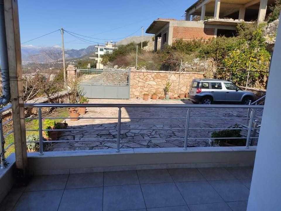 View Apartment Lukove Luaran gambar
