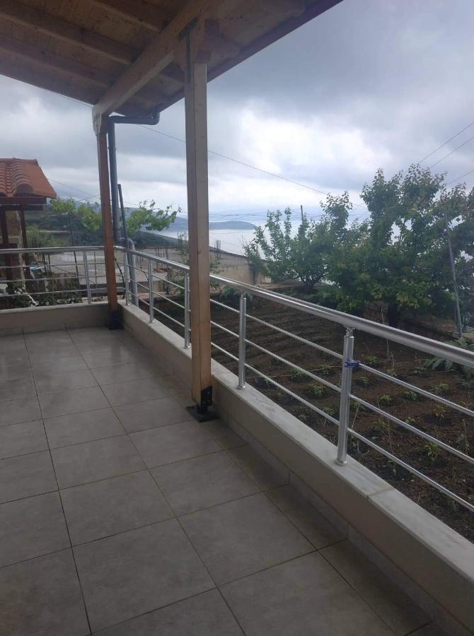 View Apartment Lukove Luaran gambar