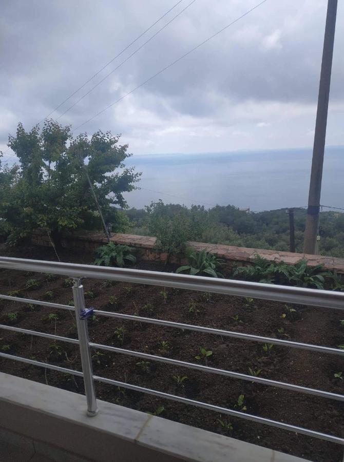 View Apartment Lukove Luaran gambar