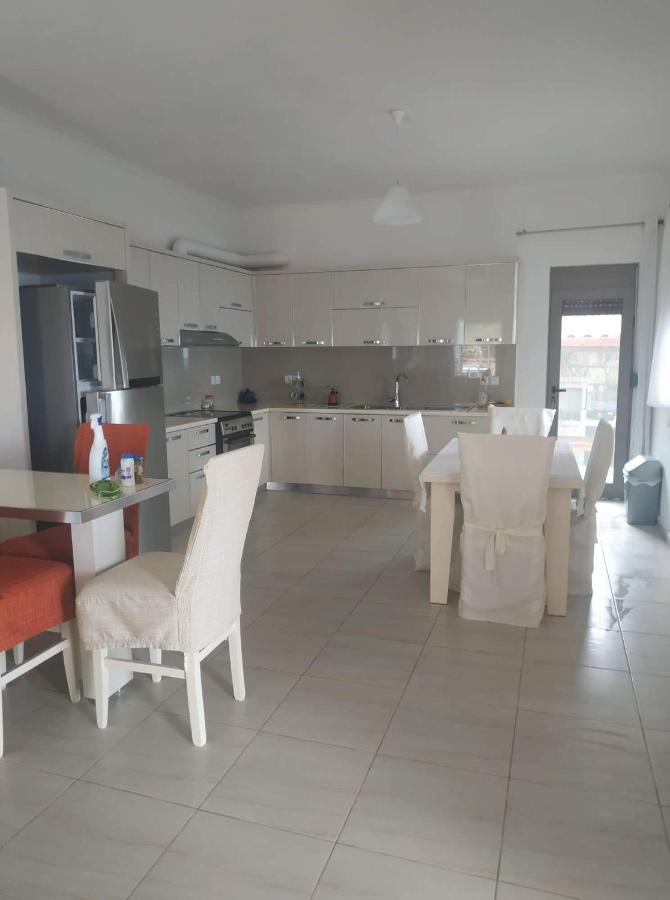 View Apartment Lukove Luaran gambar
