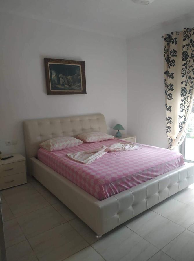 View Apartment Lukove Luaran gambar