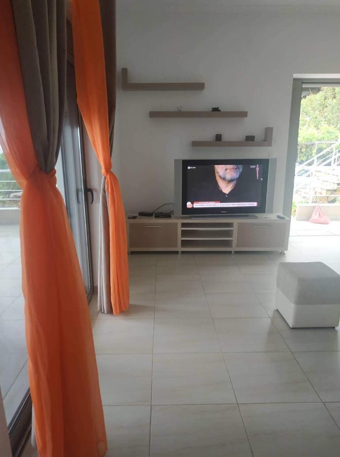 View Apartment Lukove Luaran gambar
